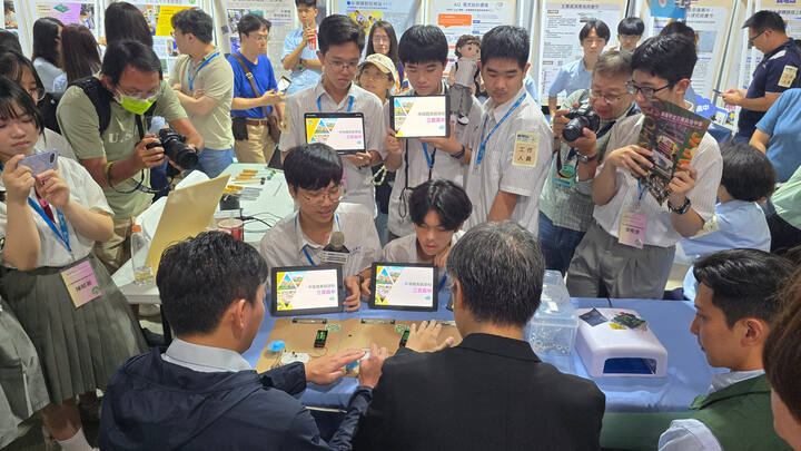 同一個原理，面對不同的人要換不同的講法——這是我在展場學到的事。